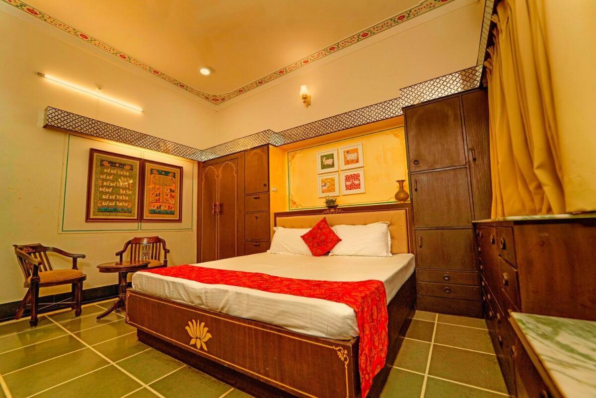 Santosh Villa - The House Of Antiques And Art Udaipur Dış mekan fotoğraf