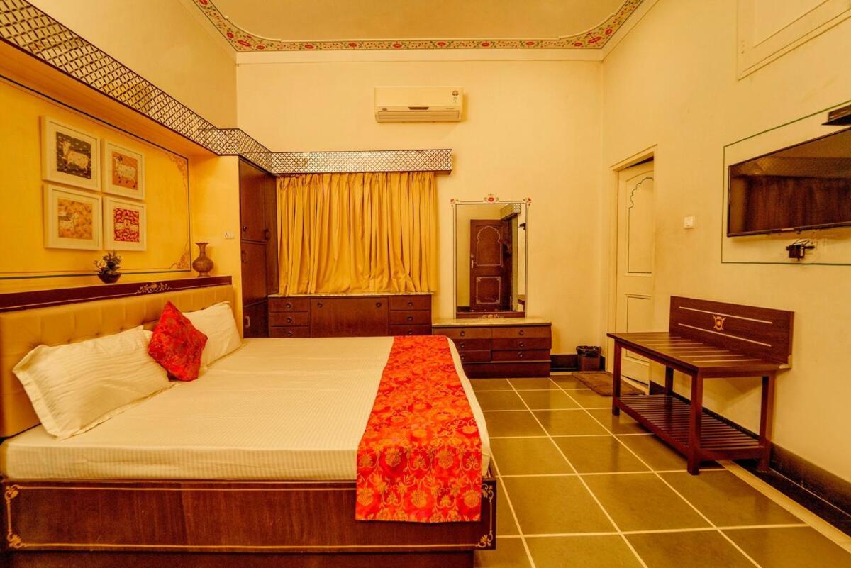 Santosh Villa - The House Of Antiques And Art Udaipur Dış mekan fotoğraf